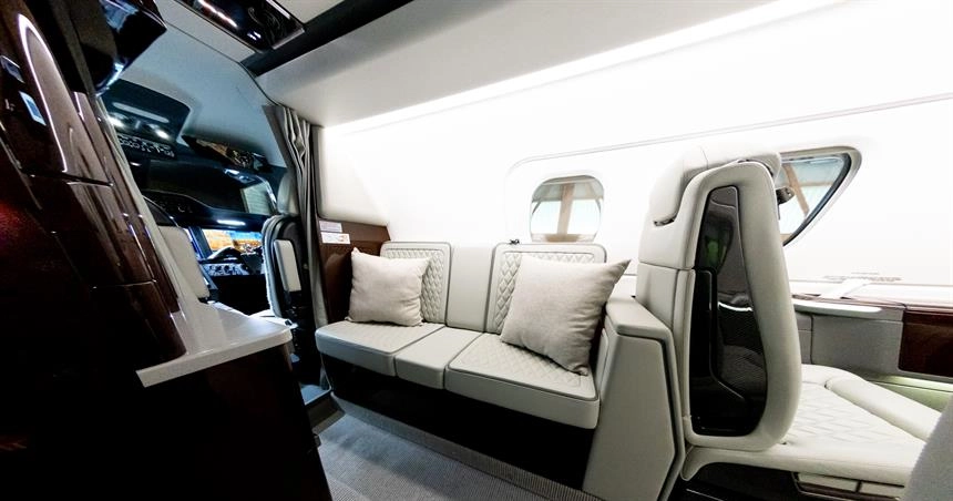 Embraer Phenom 300E OE-GTA