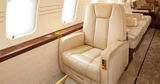 Bombardier Challenger 605 OE-INK