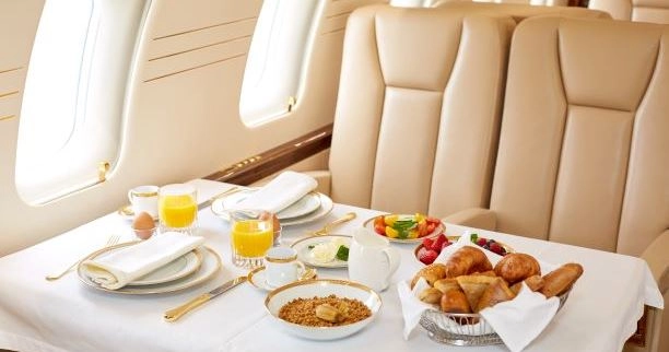 Bombardier Challenger 605 OE-INK