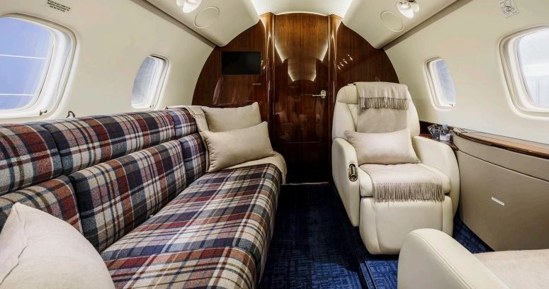 Embraer Legacy 650 YL-ION