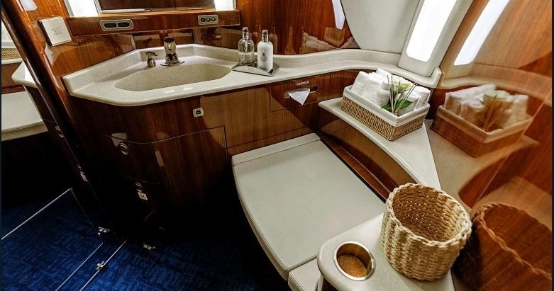 Embraer Legacy 650 YL-ION