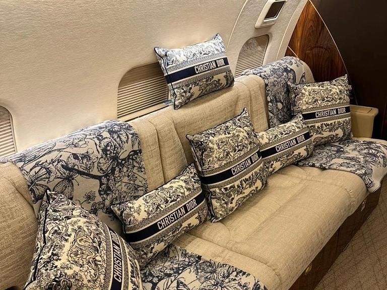 Bombardier Global Express A6-AFD