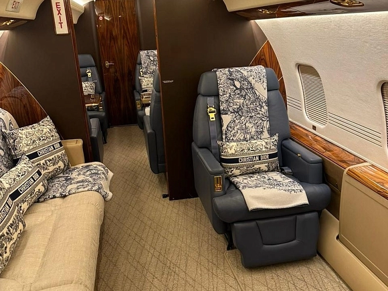 Bombardier Global Express A6-AFD