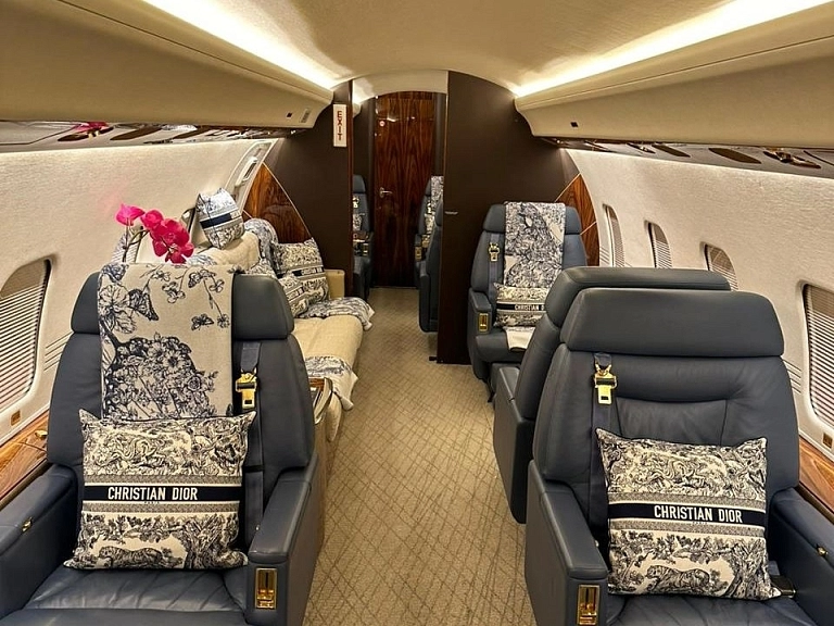 Bombardier Global Express A6-AFD