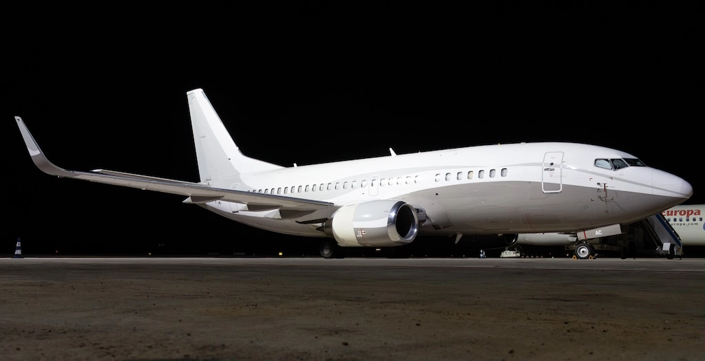 Boeing 737-500 VIP 9H-MAC