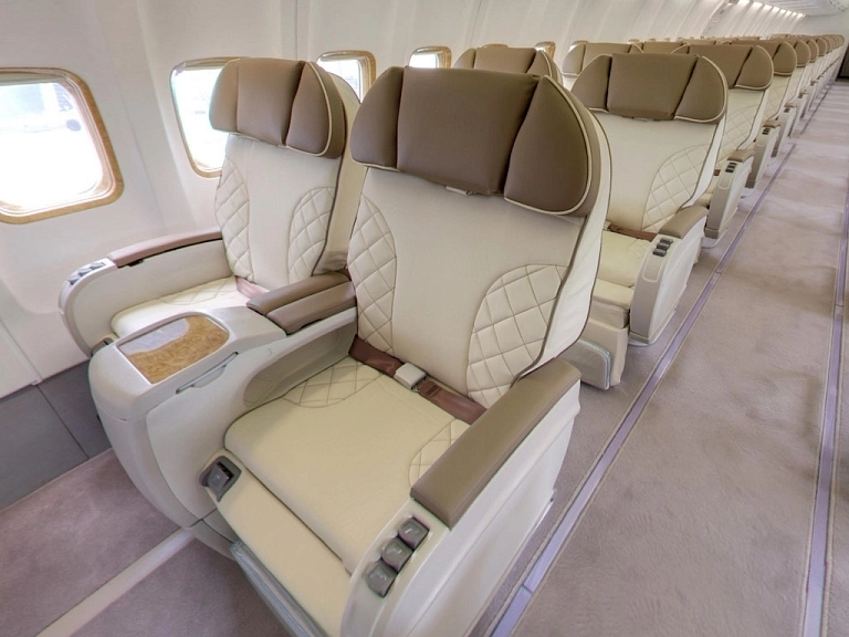 Boeing 737-500 VIP 9H-MAC