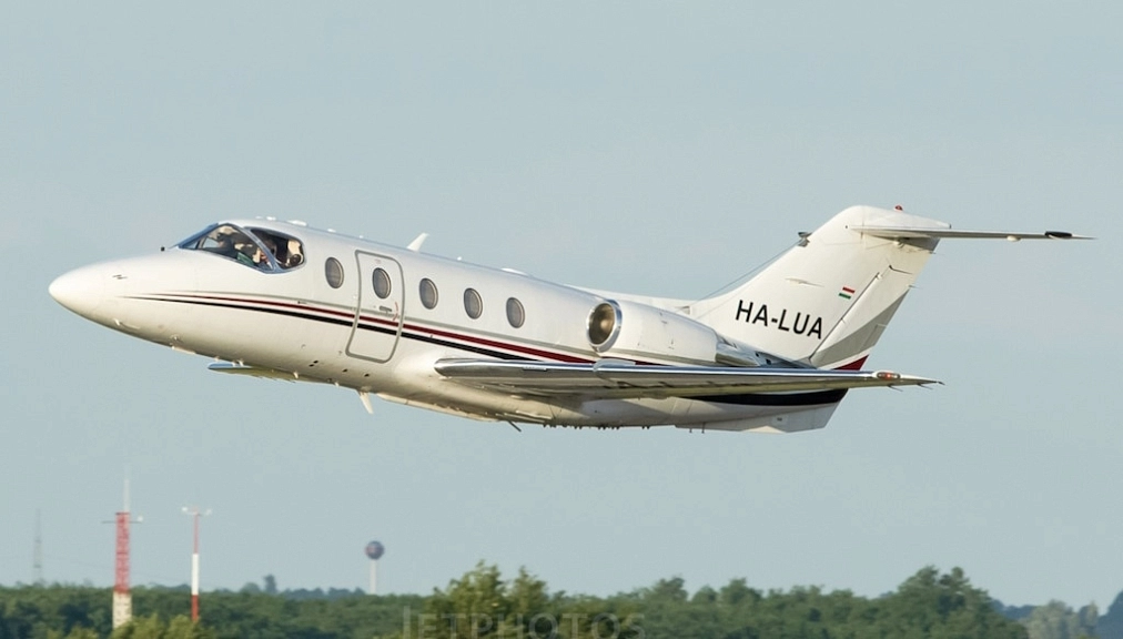 Hawker 400XP HA-LUA