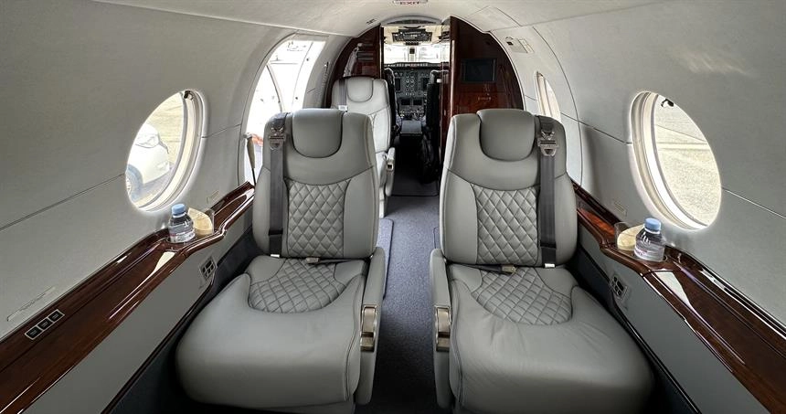 Hawker 400XP HA-LUA