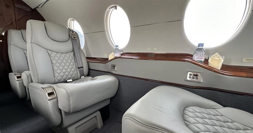Hawker 400XP HA-LUA