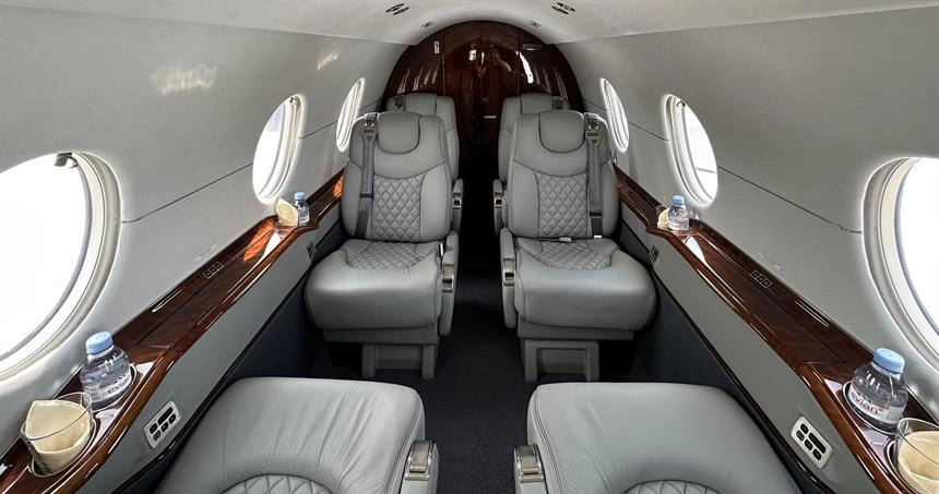 Hawker 400XP HA-LUA