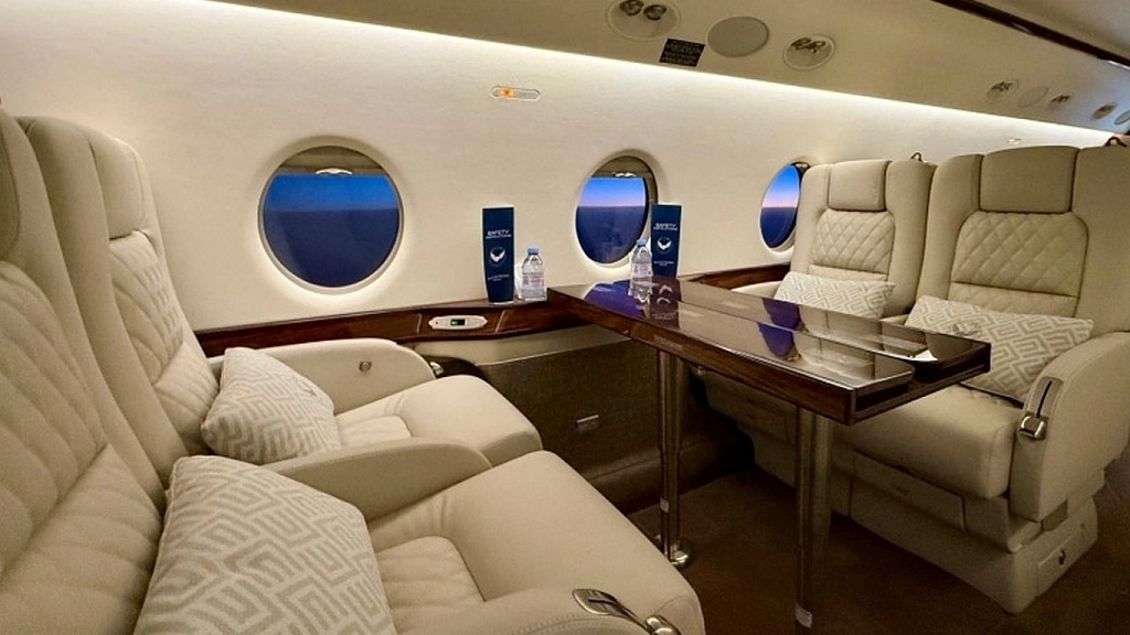 Gulfstream G-200 YR-DSR