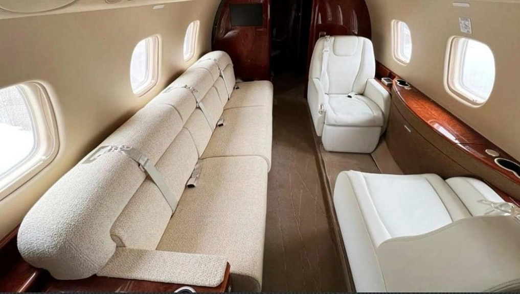 Embraer Legacy 650 YR-TRE