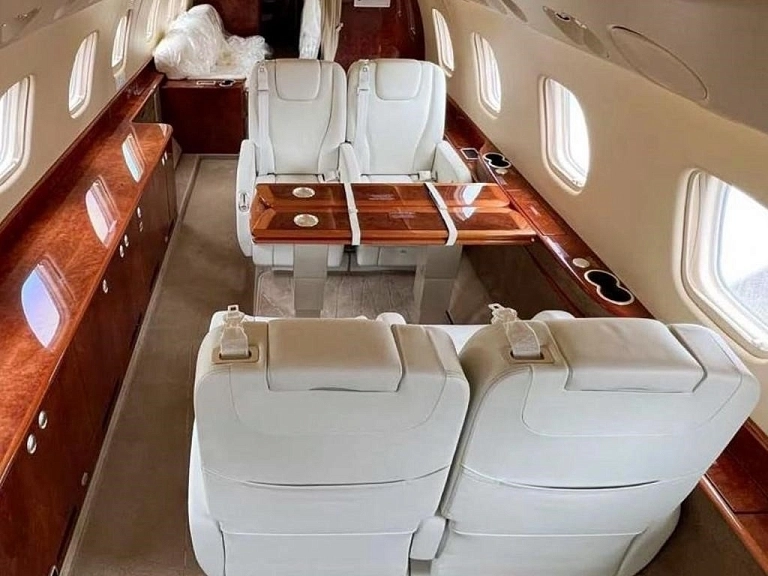 Embraer Legacy 650 YR-TRE
