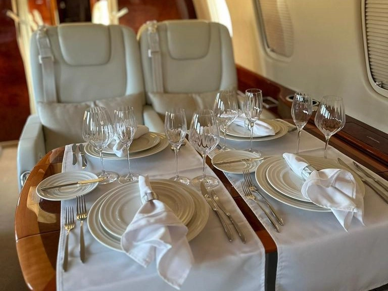 Embraer Legacy 650 YR-TRE