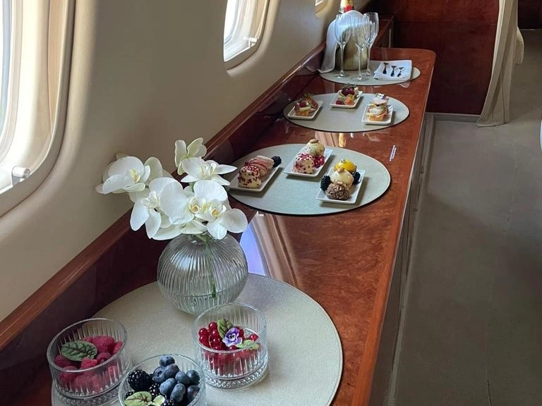Embraer Legacy 650 YR-TRE