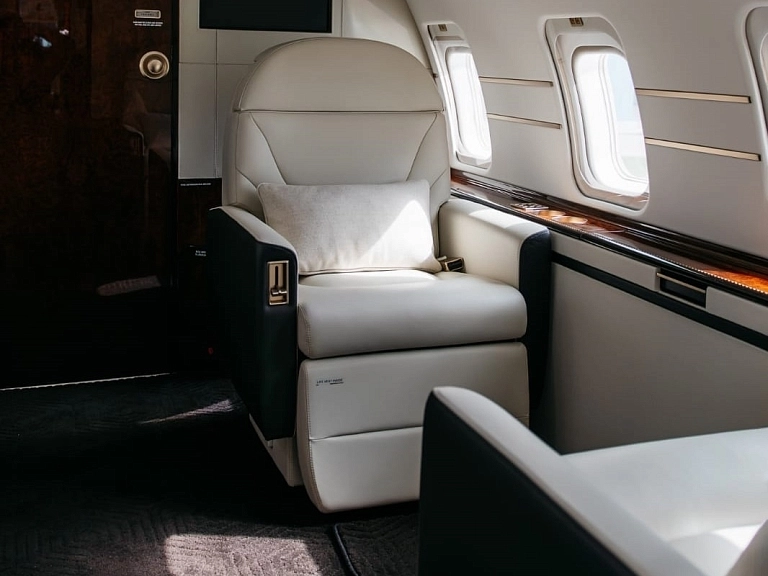 Bombardier Challenger 850 RA-73633