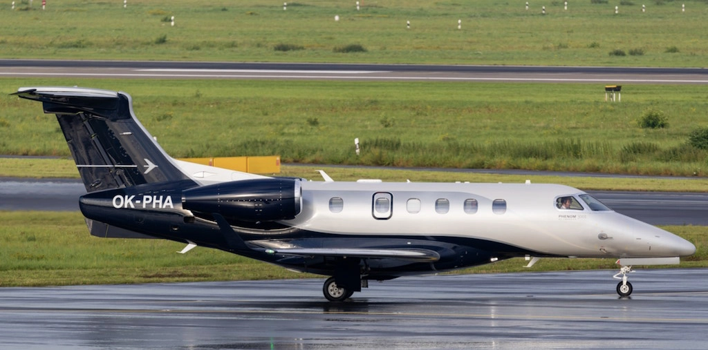 Embraer Phenom 300E OK-PHA
