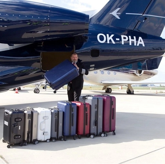 Embraer Phenom 300E OK-PHA