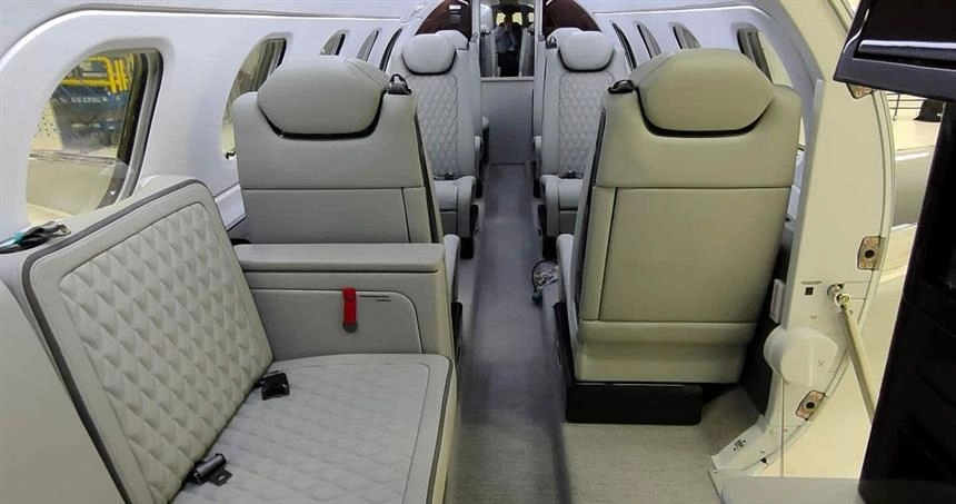 Embraer Phenom 300E OK-PHA