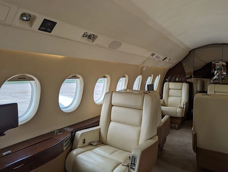 Dassault Falcon 2000 VT-HGL