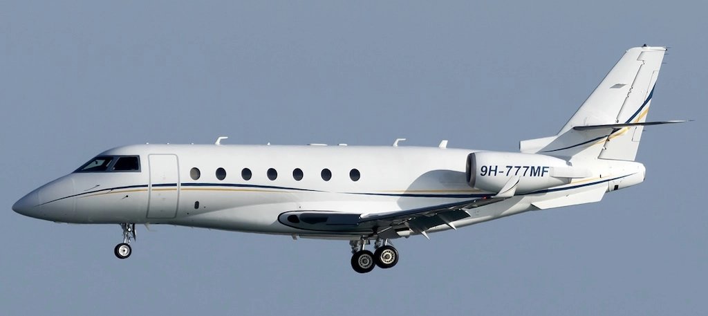 Gulfstream G-200 9H-777MF