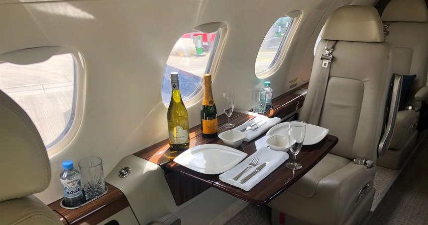 Embraer Phenom 300 D-CAKE