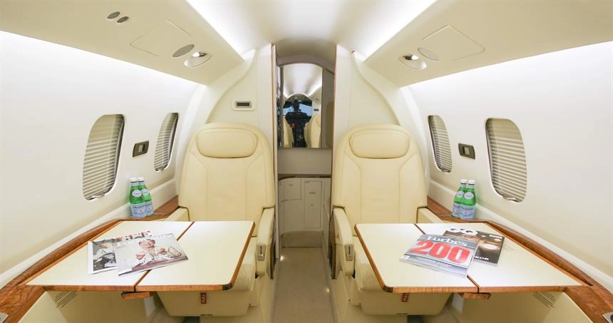 Piaggio Avanti EVO YL-EVO
