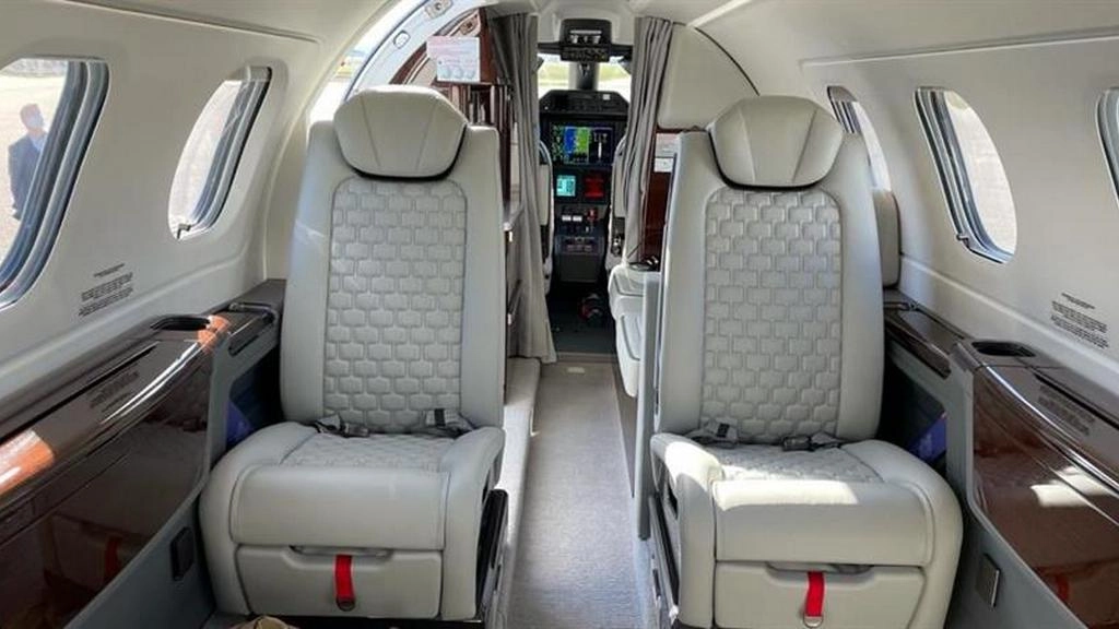 Embraer Phenom 300E OK-STS
