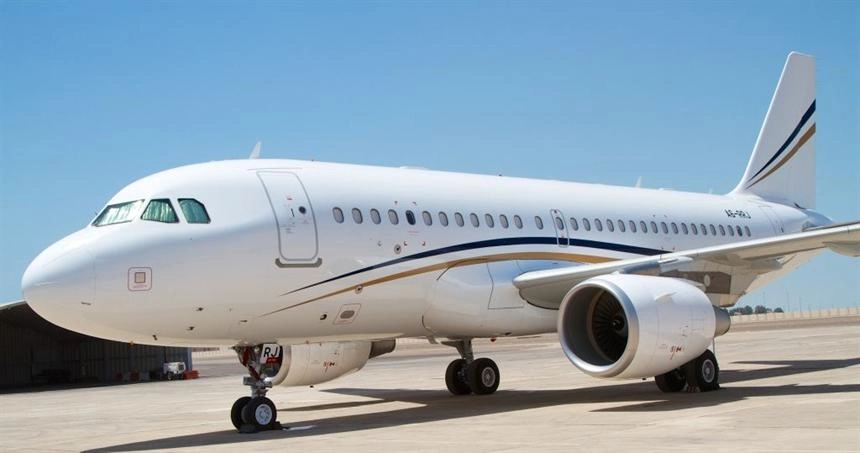 Airbus 319 Corporate Jet A6-RRJ